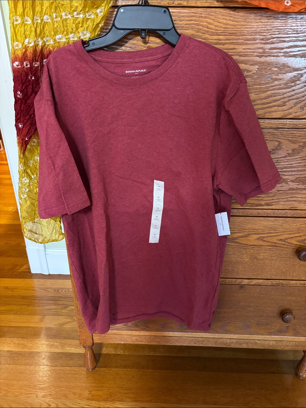 Banana Republic Men’s Short Sleeve Crew Tee in Deep Burgundy NWT